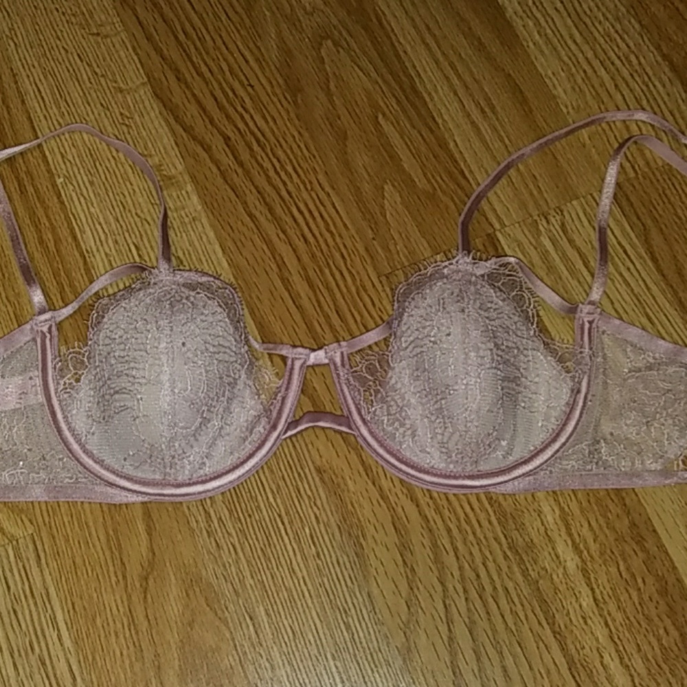 Nwot cutout lace lilac bra Victoria secret